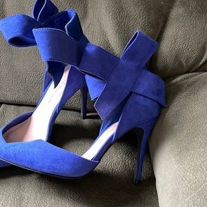 Women’s Wild Diva Blue Dress shoes. Size 7
